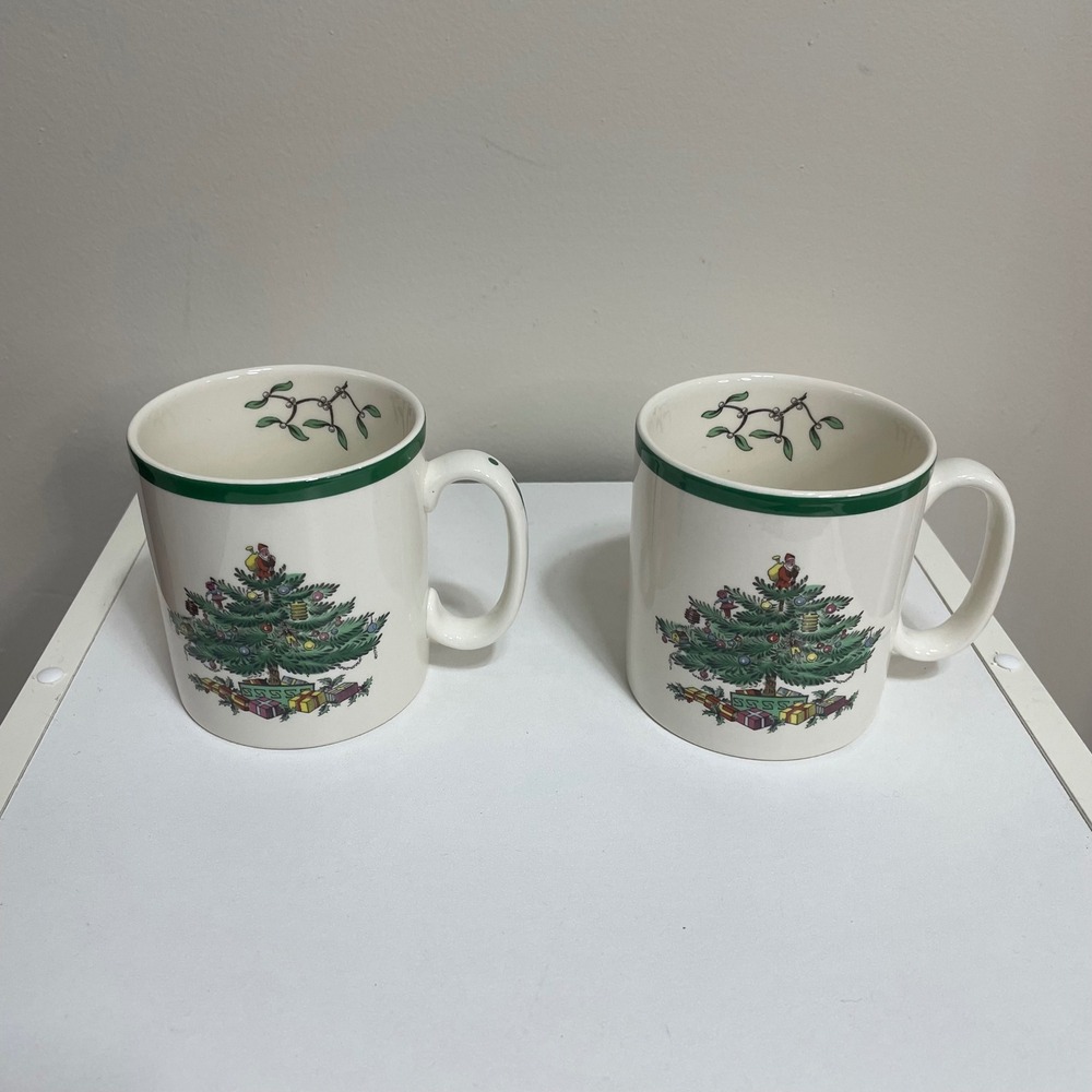 Spode England S3324 Set of 2 Christmas‎ Tree Mugs with Green Trim and Presents